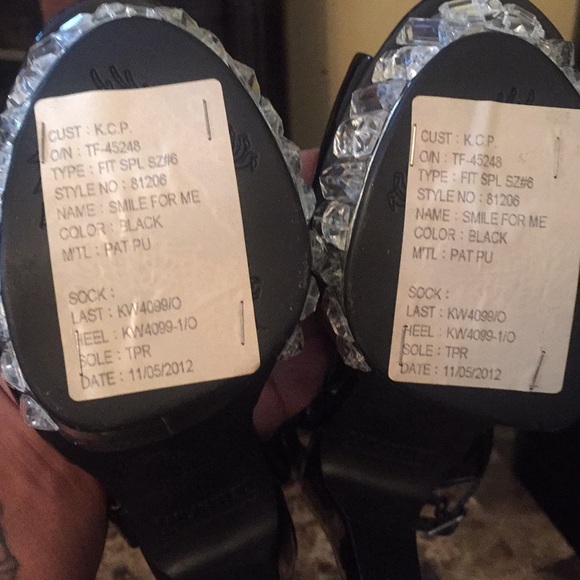 Women ankle strapped heels - Picture 3 of 3